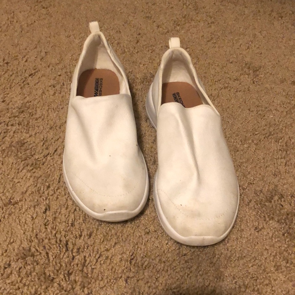 Sketchers slip on women’s sneakers size 8